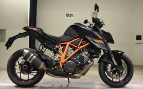 KTM 1290 SUPER DUKE R 2015 V3940