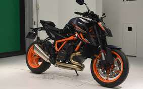 KTM 1290 SUPER DUKE R 2023 V3940