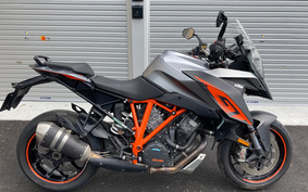 KTM 1290 SUPER DUKE GT 2017 V6940