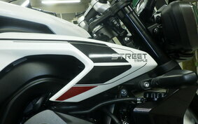 TRIUMPH STREET TRIPLE R 2023