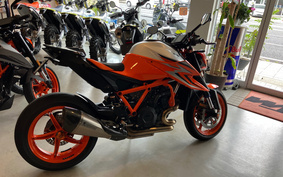 KTM 1290 SUPER DUKE R 2022 V3940