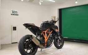 KTM 1290 SUPER DUKE R 2015 V3940