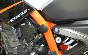 KTM 890 DUKE R 2023 TU940