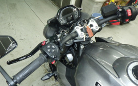 TRIUMPH STREET TRIPLE R 2023