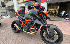 KTM 1290 SUPER DUKE R 2021 V3940