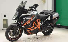 KTM 1290 SUPER DUKE GT 2017 V6940