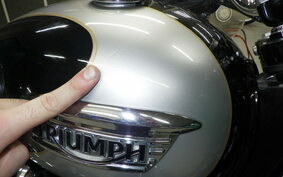 TRIUMPH BONNEVILLE T100 2009