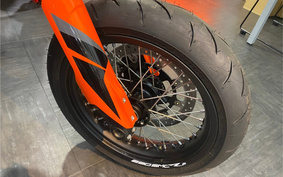 KTM 690 SMC R 2023 LSV40