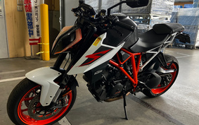 KTM 1290 SUPER DUKE R 2017 V3940