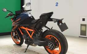 KTM 1290 SUPER DUKE R 2022 V3940