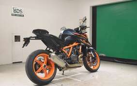 KTM 1290 SUPER DUKE R 2022 V3940