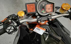 KTM 1290 SUPER DUKE R 2015 V39