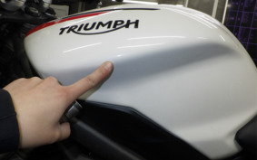 TRIUMPH STREET TRIPLE S 2020