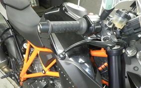 KTM 1290 SUPER DUKE R 2015 V3940