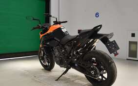 KTM 890 DUKE 2022 TU940