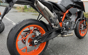 KTM 890 DUKE R 2024 TU940