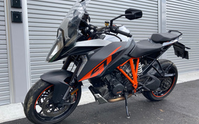 KTM 1290 SUPER DUKE GT 2017 V6940