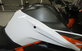 KTM 890 DUKE R 2020 TU940