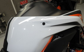 KTM 890 DUKE R 2022