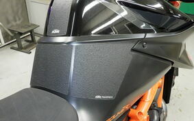 KTM 1290 SUPER DUKE R 2020 V3940