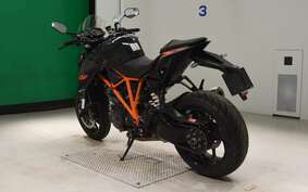 KTM 1290 SUPER DUKE R 2015 V3940