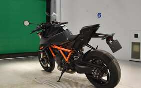 KTM 1290 SUPER DUKE R 2021 V3940