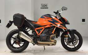 KTM 1290 SUPER DUKE R 2021