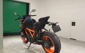 KTM 1290 SUPER DUKE R 2022 V3940