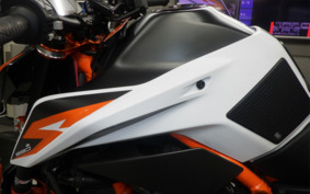 KTM 890 DUKE R 2021