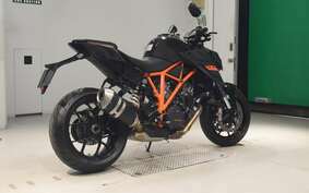 KTM 1290 SUPER DUKE R 2015 V3940