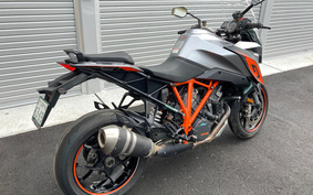 KTM 1290 SUPER DUKE GT 2017 V6940