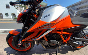 KTM 1290 SUPER DUKE R 2023 V3940