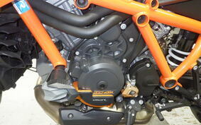 KTM 1290 SUPER DUKE R 2021 V3940