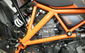 KTM 1290 SUPER DUKE R 2014 V3940