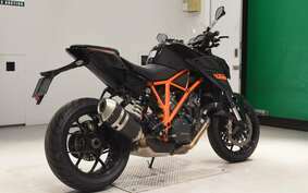 KTM 1290 SUPER DUKE R 2015 V3940