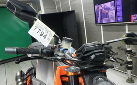 KTM 1290 SUPER DUKE R 2014 V3940