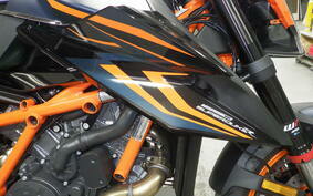 KTM 1290 SUPER DUKE R 2023 V3940